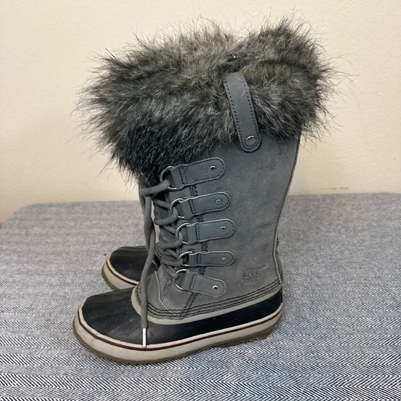 SOREL - Joan of Arctic Lace up Suede Winter Boots